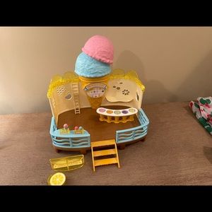 Ice Cream Playset with Blue and Yellow Accents